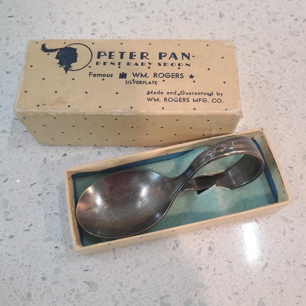VINTAGE baby antique silver spoon Peter Pan by  WM Rogers 🪝 Antique